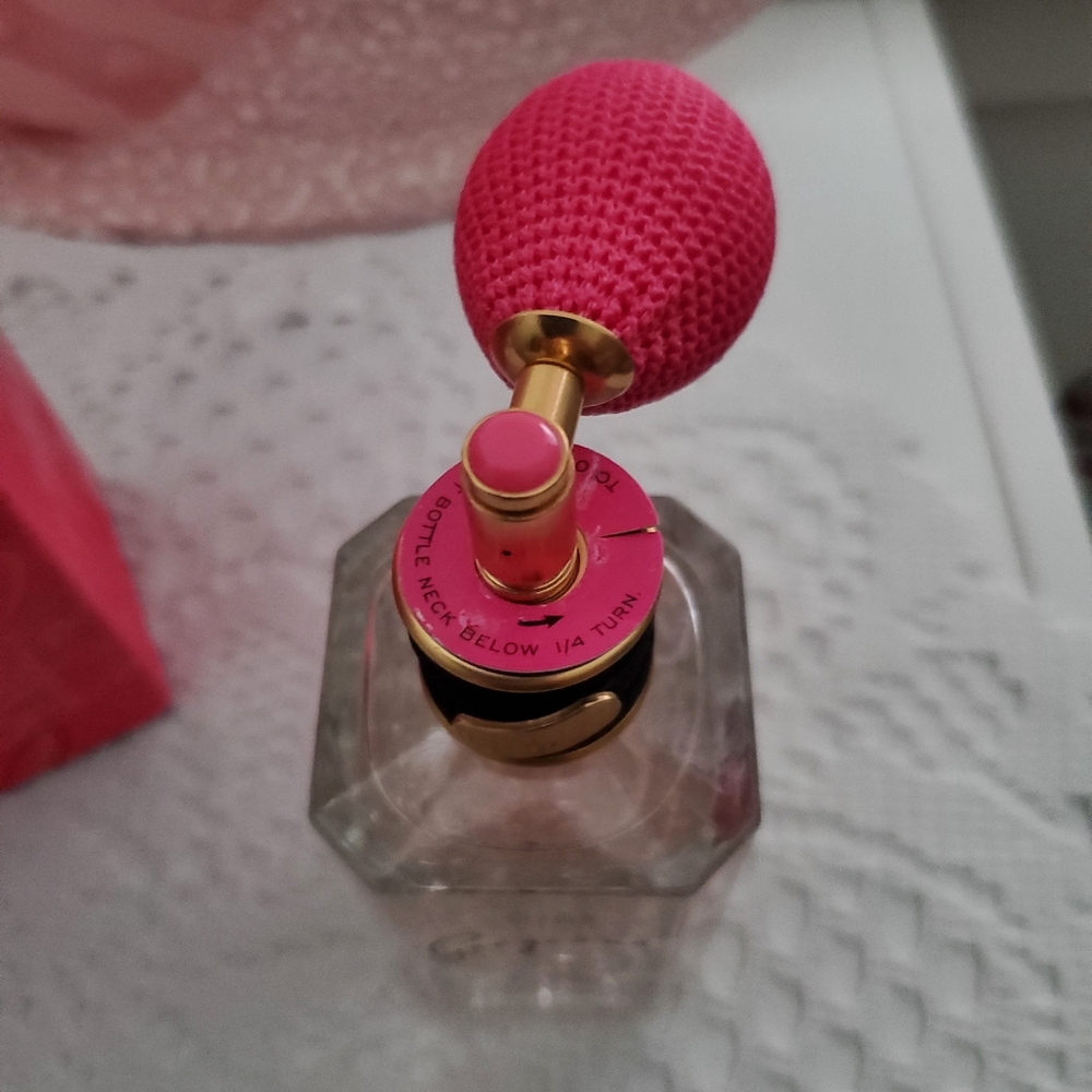 Victoria's Secret Gorgeous  EAU de Parfum 1.7 fl oz / 50 ml. - Picture 3 of 10